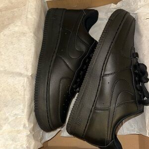 Nike Air Force 1 ’07 Triple Black – Women’s Size 8 – New